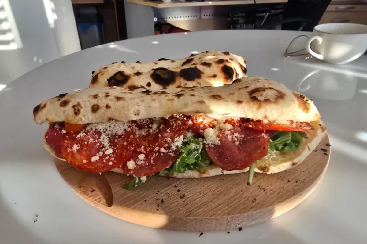 Pizza z serem i świeżymi ziołami prosto z kuchni TORRA