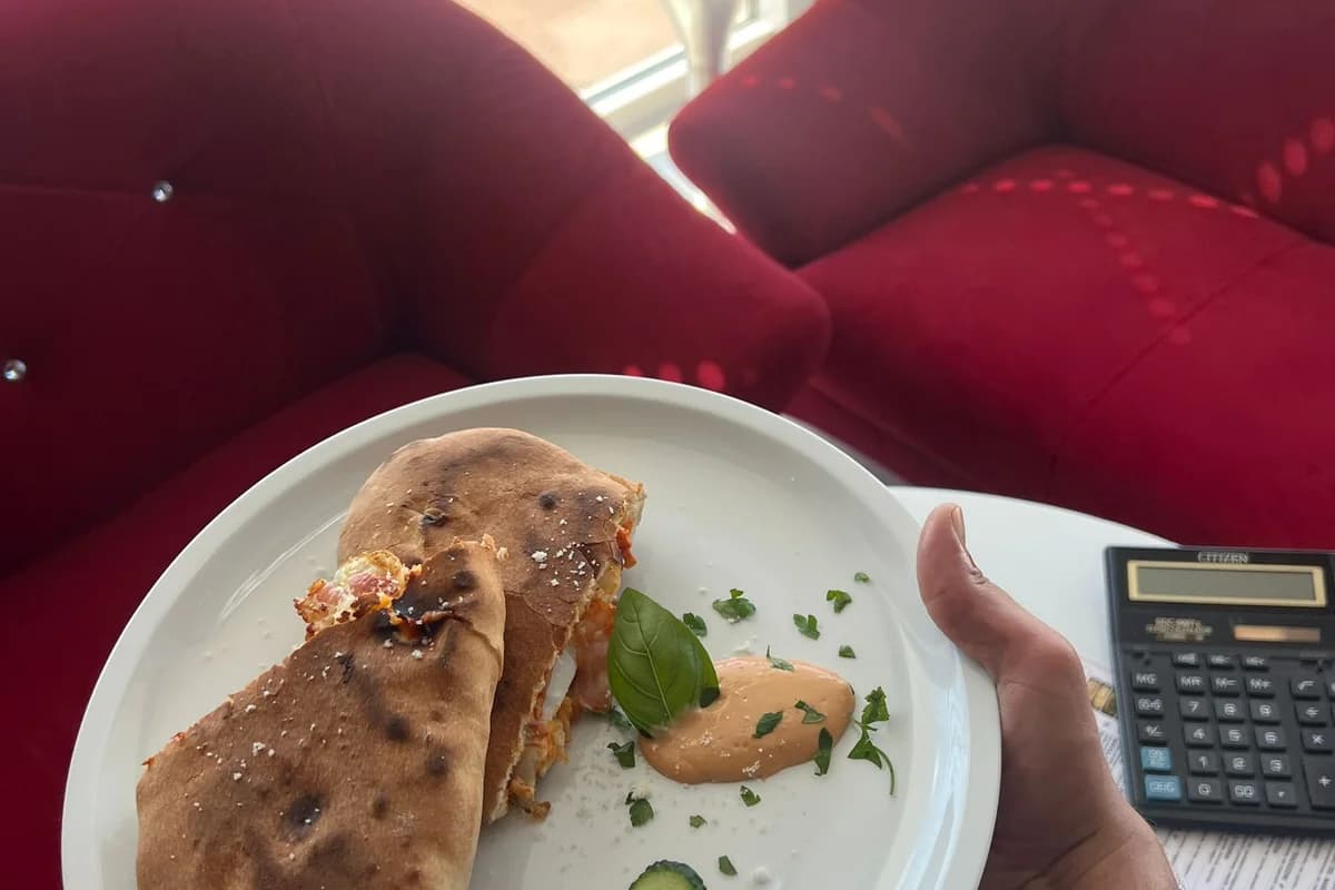 Autorska pizza z pieca opalanego drewnem — specjalność TORRA