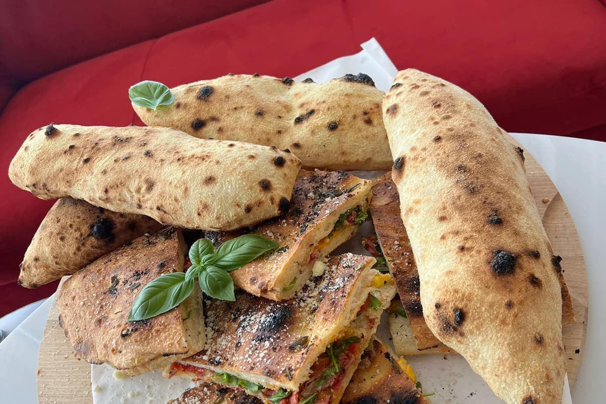Włoska pizza w Ostrołęce — TORRA pizza • caffè • musica